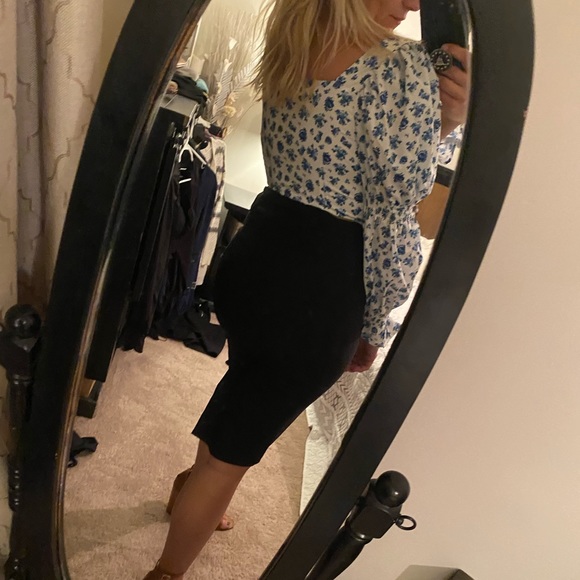 Blue and white long puffy sleeve crop top - Picture 3 of 10